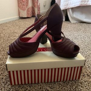 B.A.I.T Footwear Size 8